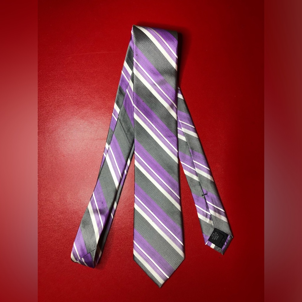 Calvin Klein Men’s Tie 57” x 3” EUC
